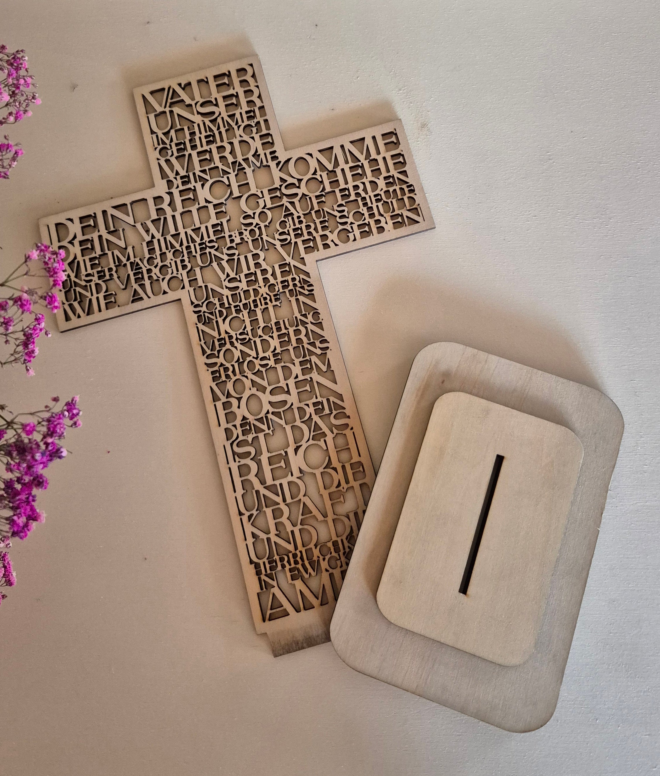 Holz-Aufsteller „Vater Unser“ – Kreuz aus Birkenholz mit Sockel