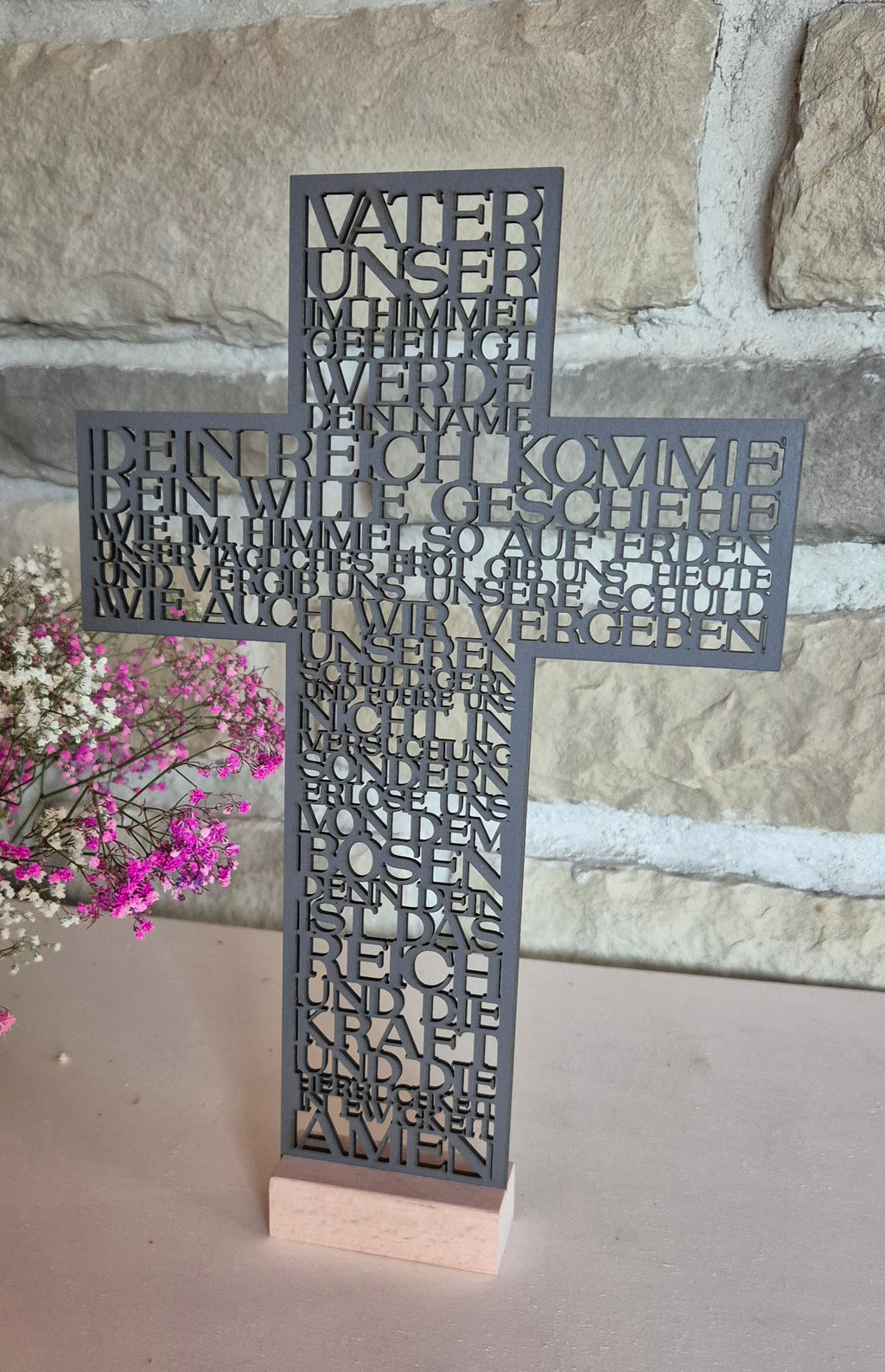 Aufsteller „Vater Unser“ – Schwarzes Kreuz mit Buchenholz-Sockel