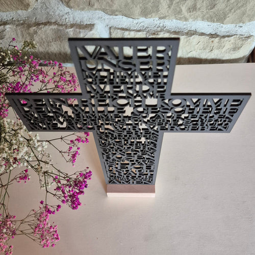 Aufsteller „Vater Unser“ – Schwarzes Kreuz mit Buchenholz-Sockel