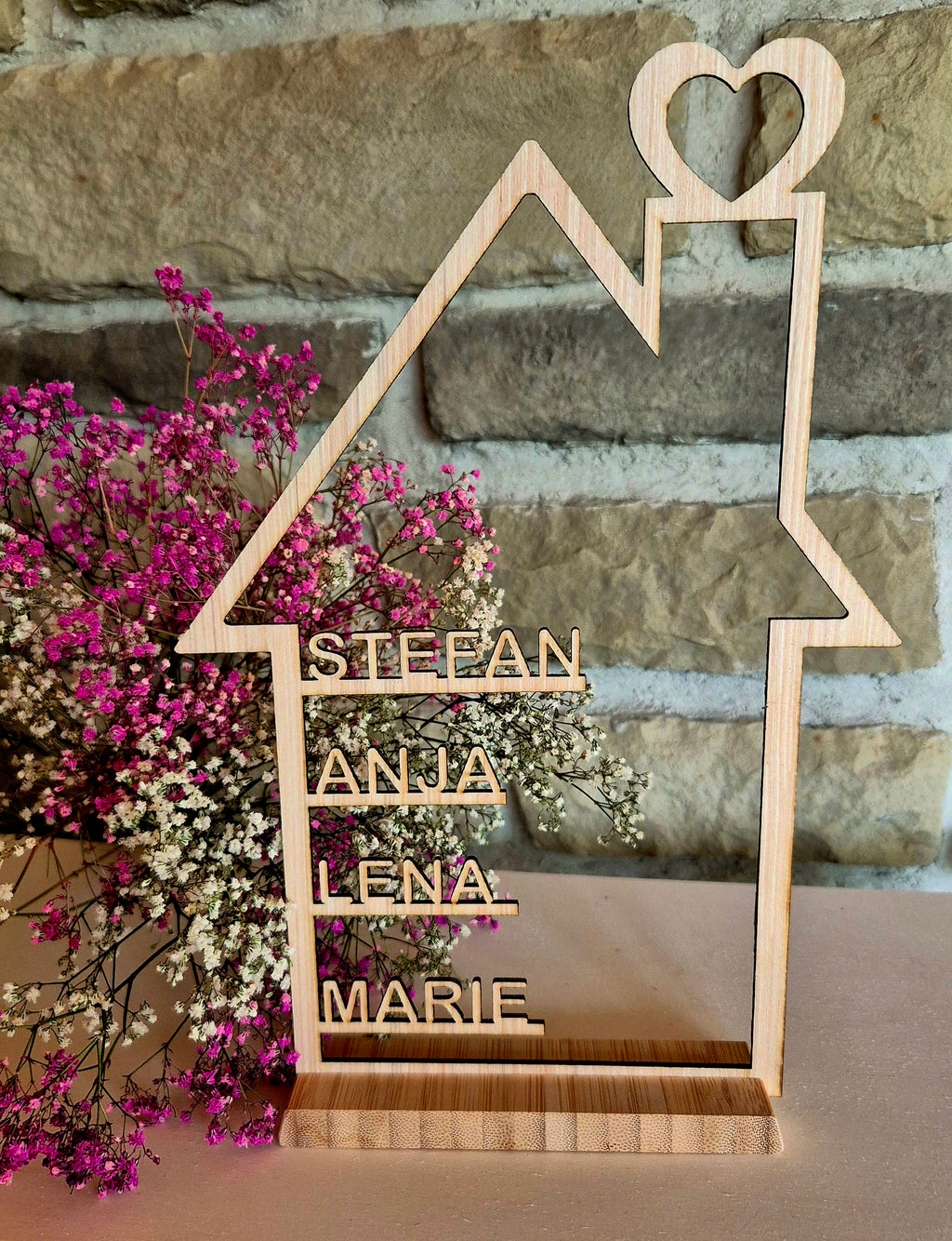 Personalisierter Haus Aufsteller aus Holz mit Namen | Geschenk Einzug