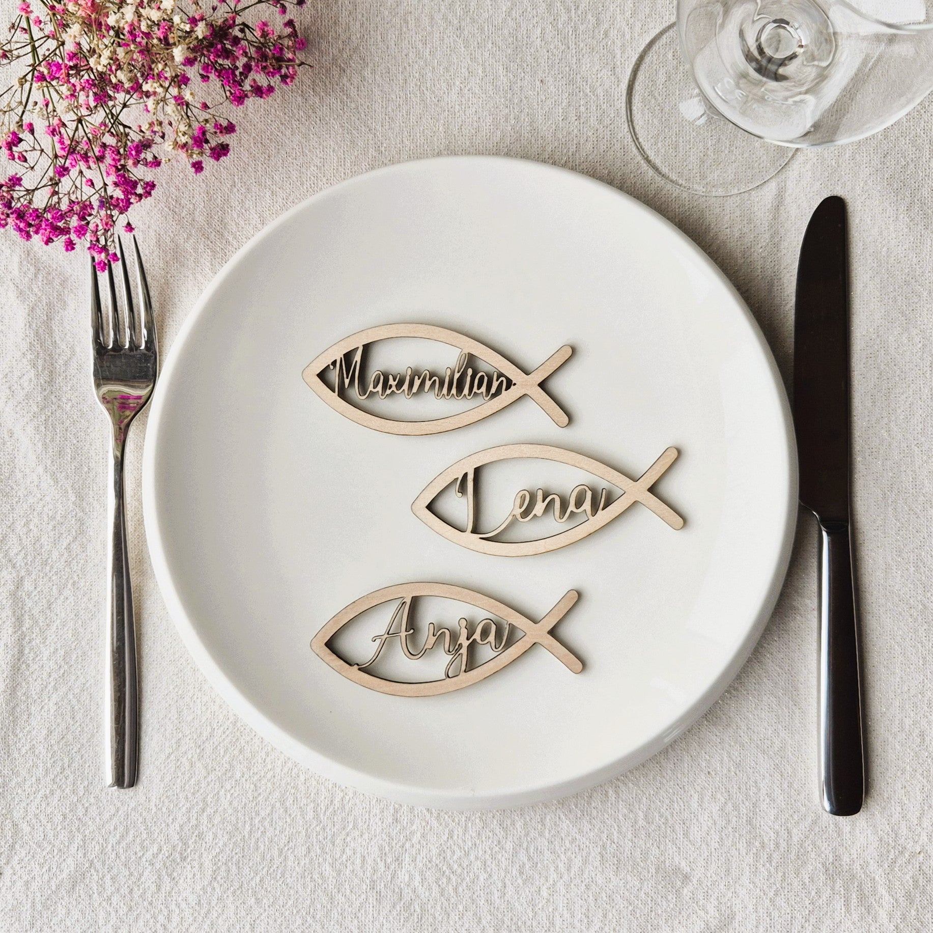 Tisch-Namensschilder aus Birkensperrholz – Fischförmige Platzkarten mit Wunschname