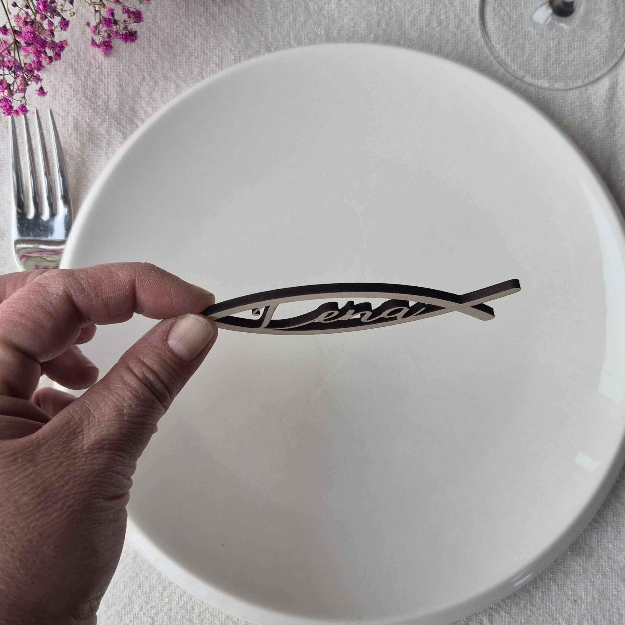 Tisch-Namensschilder aus Birkensperrholz – Fischförmige Platzkarten mit Wunschname