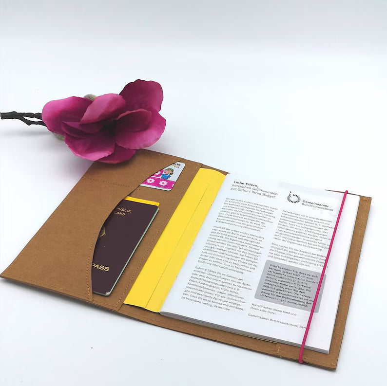 U-Heft Hülle mit Namen und Geburtsdatum Herz