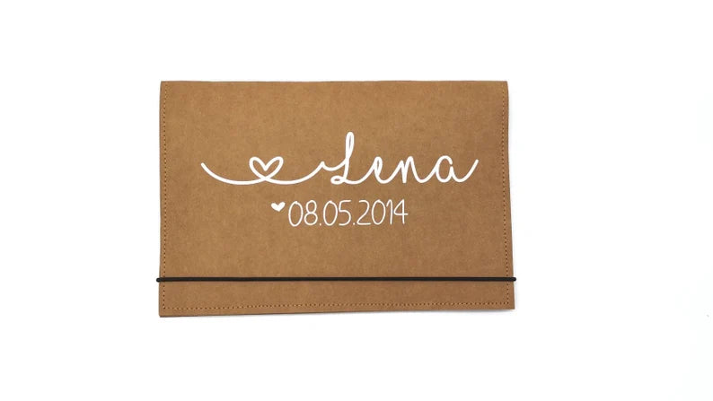 U-Heft Hülle mit Namen und Geburtsdatum Herz