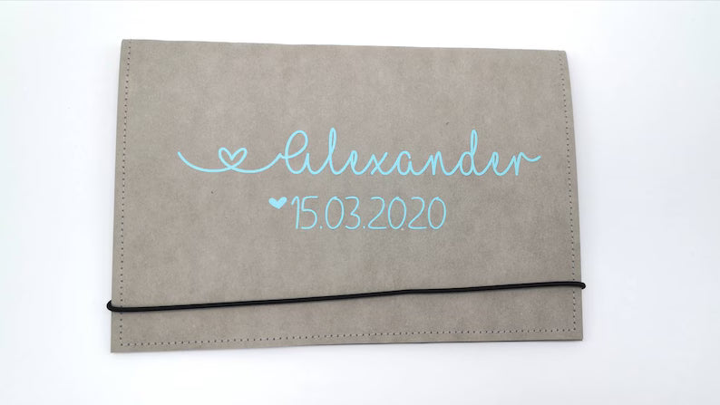 U-Heft Hülle mit Namen und Geburtsdatum Herz