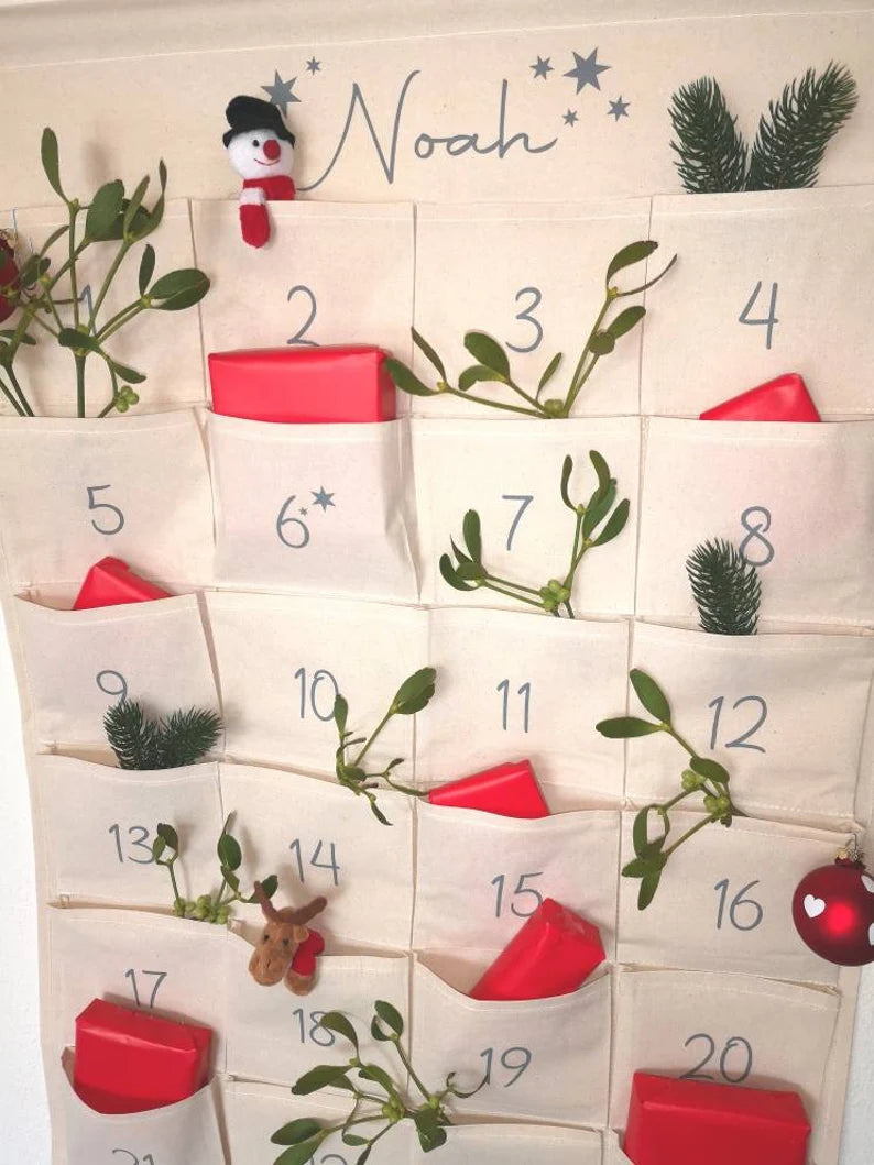 Personalisierter Adventskalender aus Stoff mit 24 Taschen & Name zum selbst befüllen als nachhaltiger und wiederverwendbarer Kalender