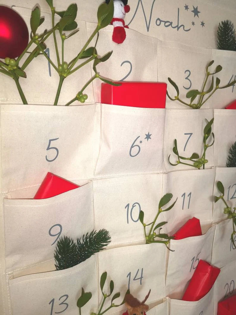 Personalisierter Adventskalender aus Stoff mit 24 Taschen & Name zum selbst befüllen als nachhaltiger und wiederverwendbarer Kalender