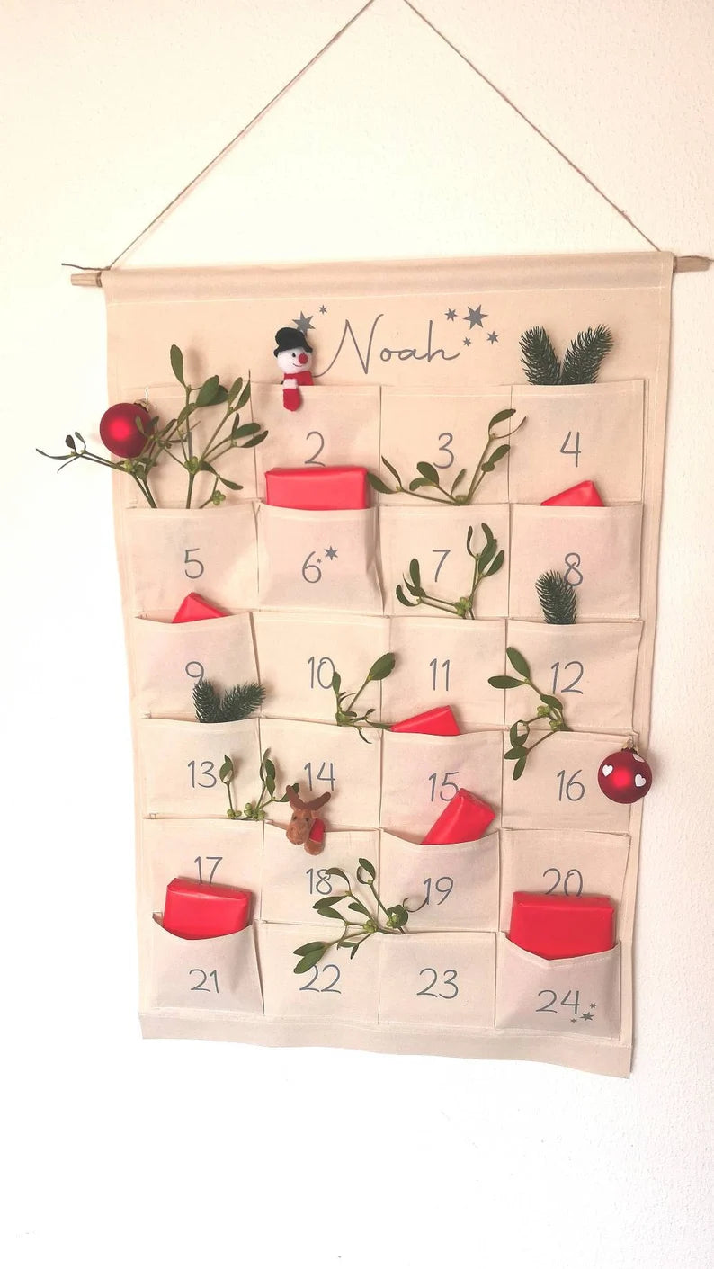 Personalisierter Adventskalender aus Stoff mit 24 Taschen & Name zum selbst befüllen als nachhaltiger und wiederverwendbarer Kalender