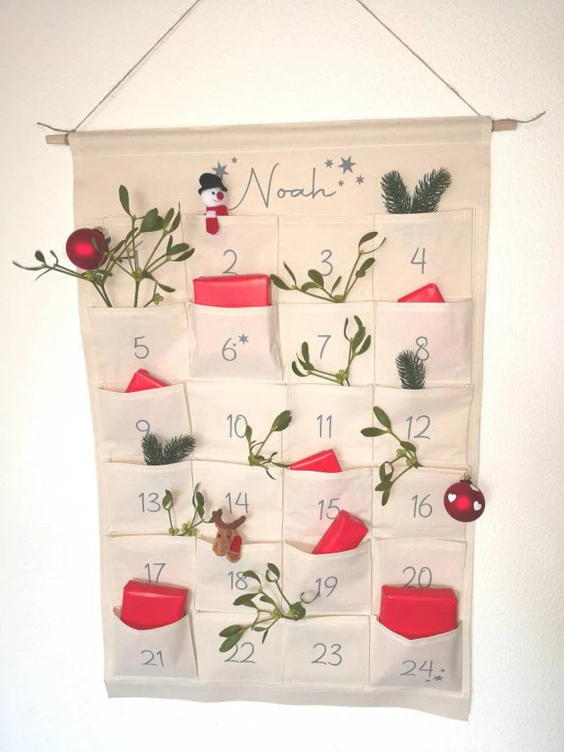 Personalisierter Adventskalender aus Stoff mit 24 Taschen & Name zum selbst befüllen als nachhaltiger und wiederverwendbarer Kalender