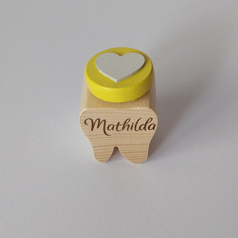 Milchzahndose aus Holz mit farbigem Deckel und Namen
