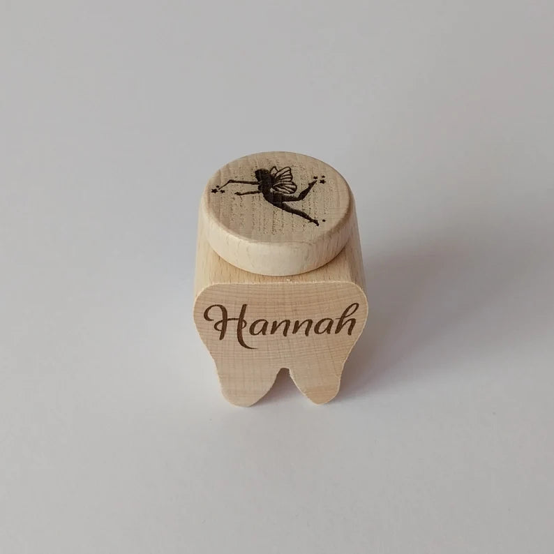 Milchzahndose aus Holz mit Namen