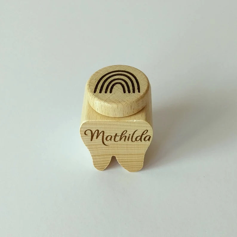 Milchzahndose aus Holz mit Namen