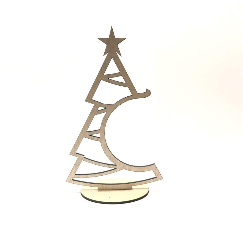 Dekoständer zur Präsentation von Christbaumkugeln in Form von Weihnachtsbäumen