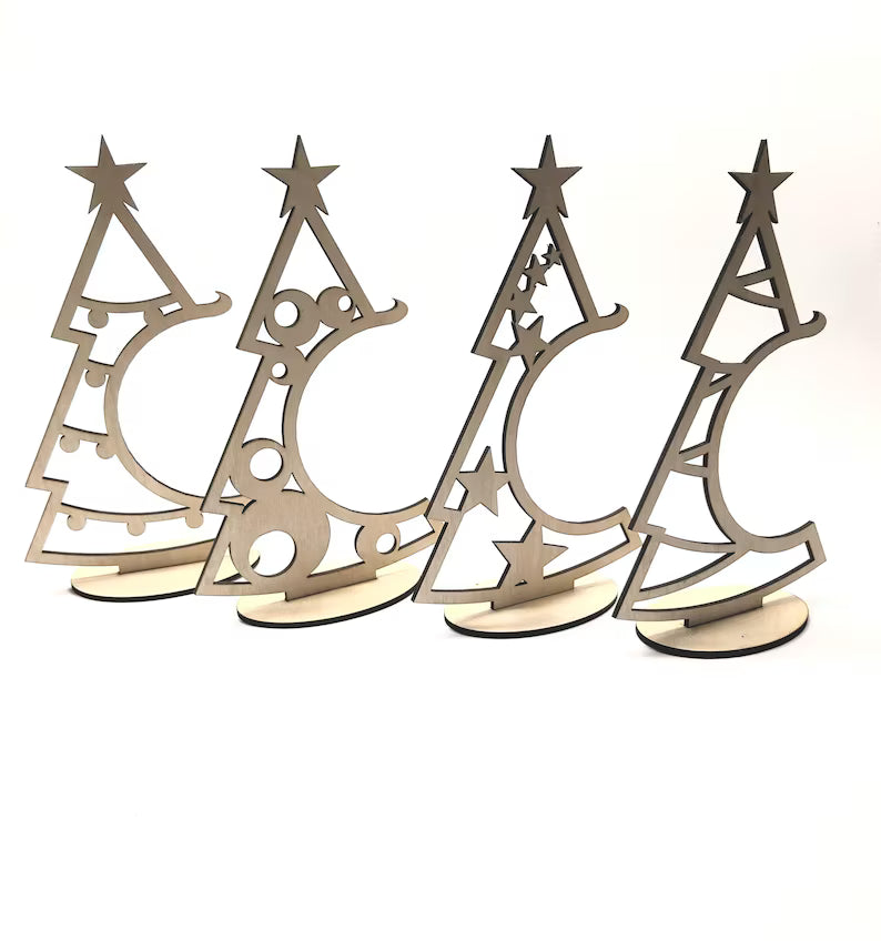 Dekoständer zur Präsentation von Christbaumkugeln in Form von Weihnachtsbäumen