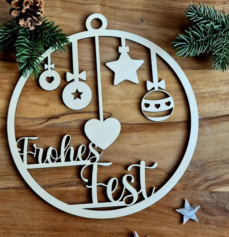 Türkranz mit Christbaumkugeln Frohes Fest aus Holz