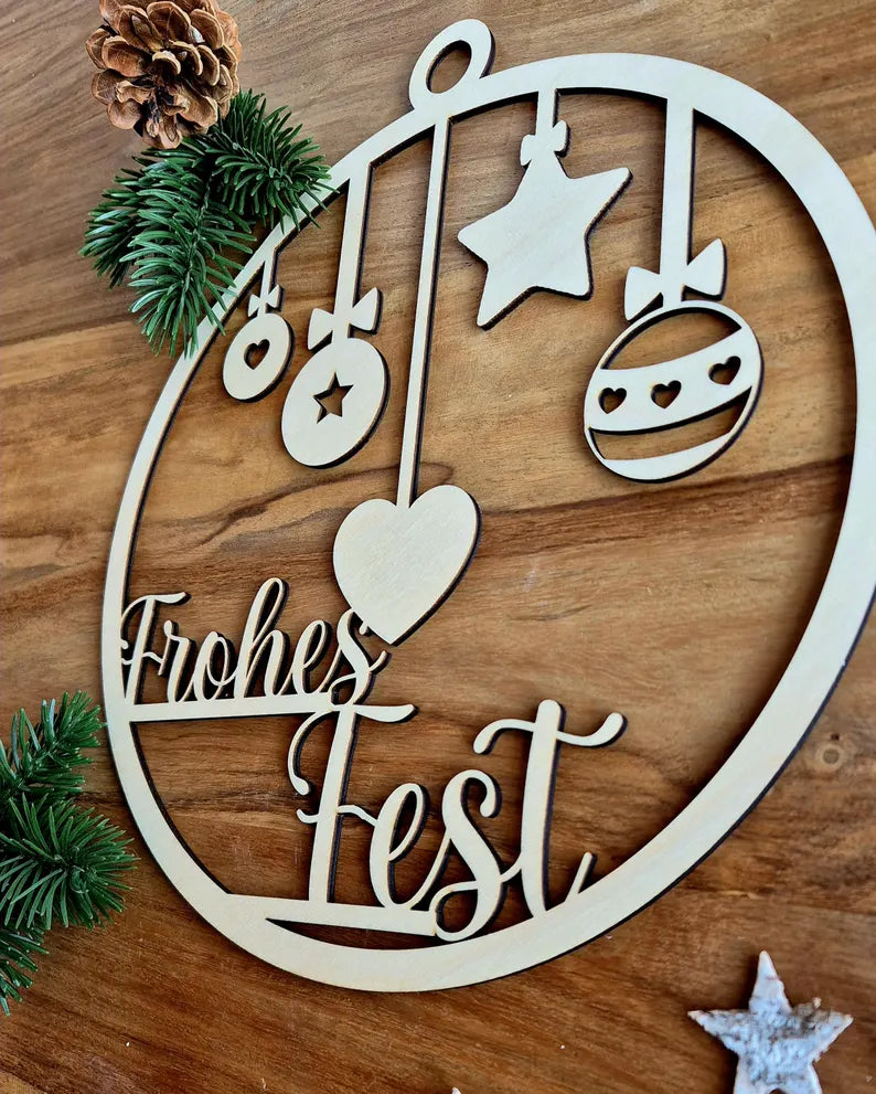Türkranz mit Christbaumkugeln Frohes Fest aus Holz
