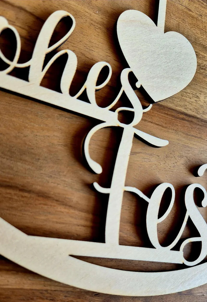 Türkranz mit Christbaumkugeln Frohes Fest aus Holz