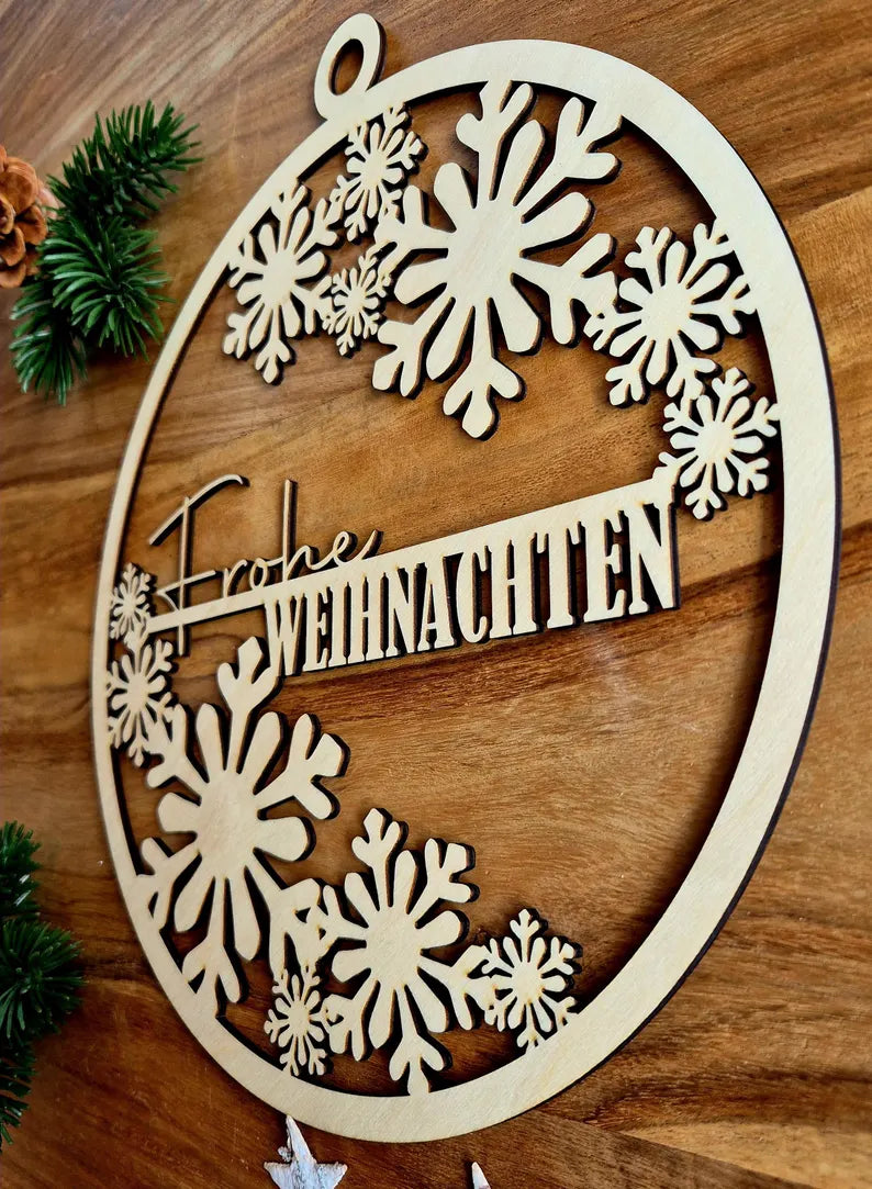 Türkranz mit Schneeflocken Frohe Weihnachten aus Holz