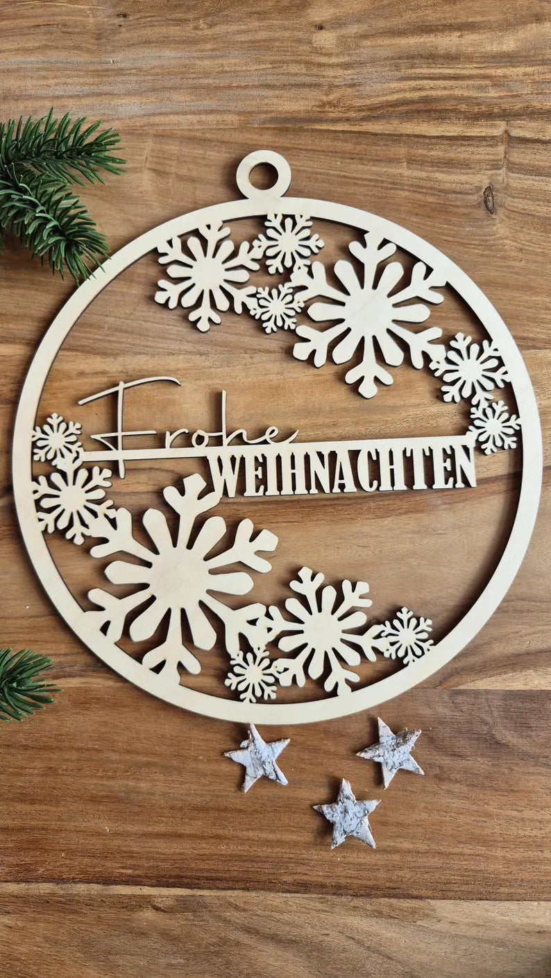 Türkranz mit Schneeflocken Frohe Weihnachten aus Holz